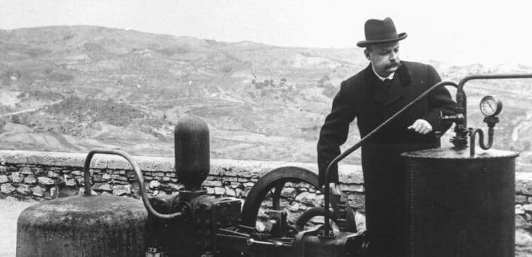 Piero Ginori Conti as he turns on the first even geothermal-powered light bulbs (source: Enel Green Power)